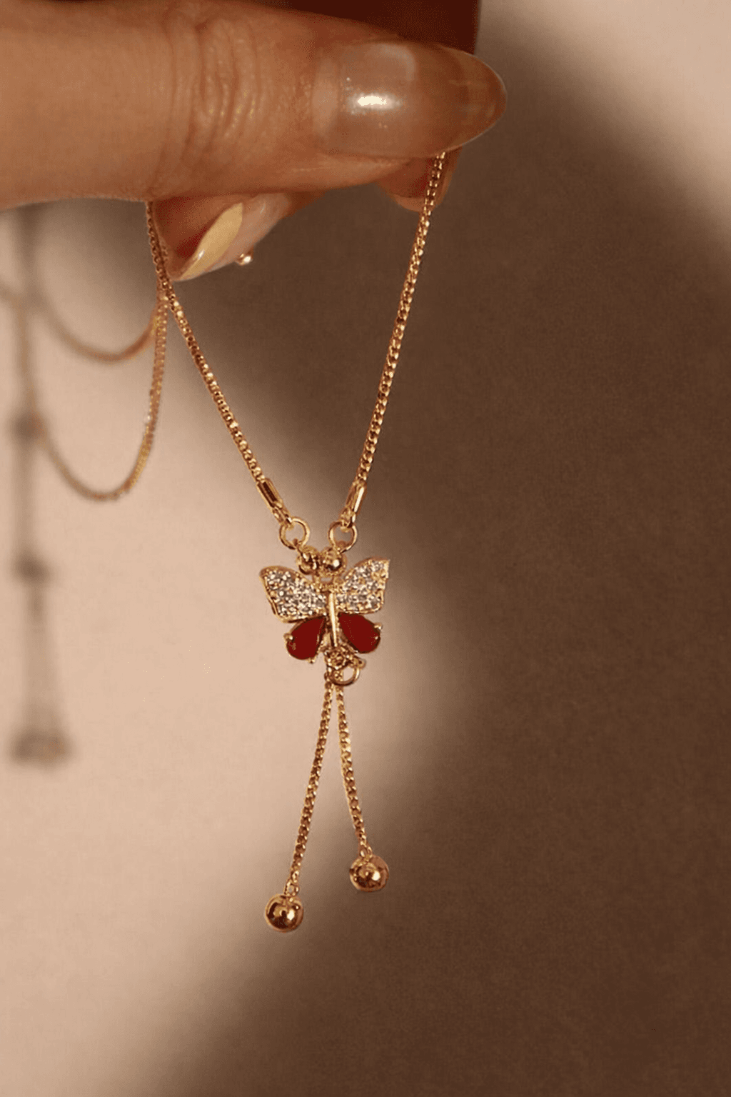 Gold butterfly pendant nacklace