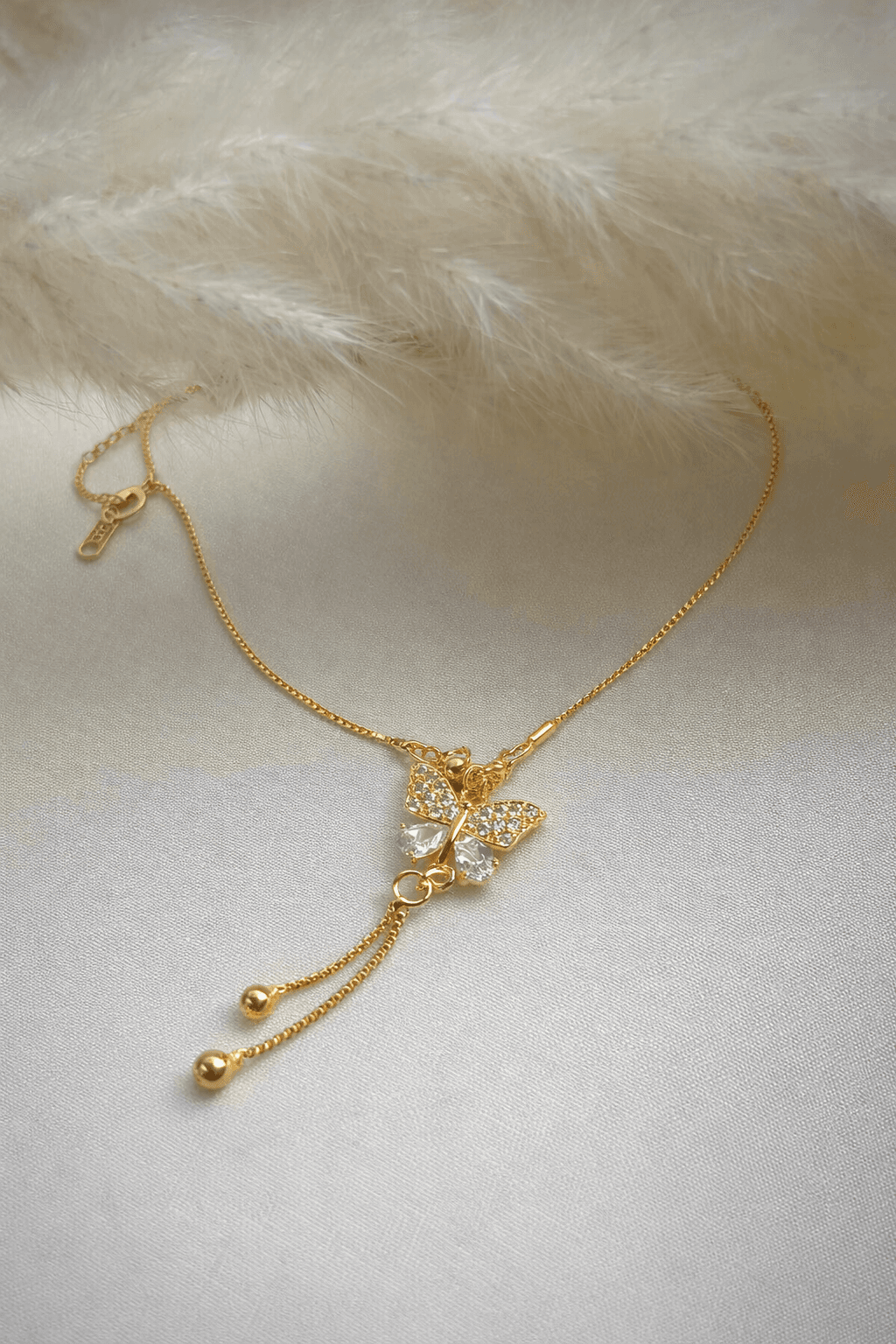 Gold butterfly pendant nacklace