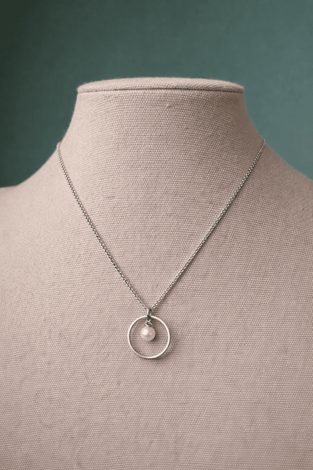 Vintage Solitaire Cultured Pearl Pendant Necklace