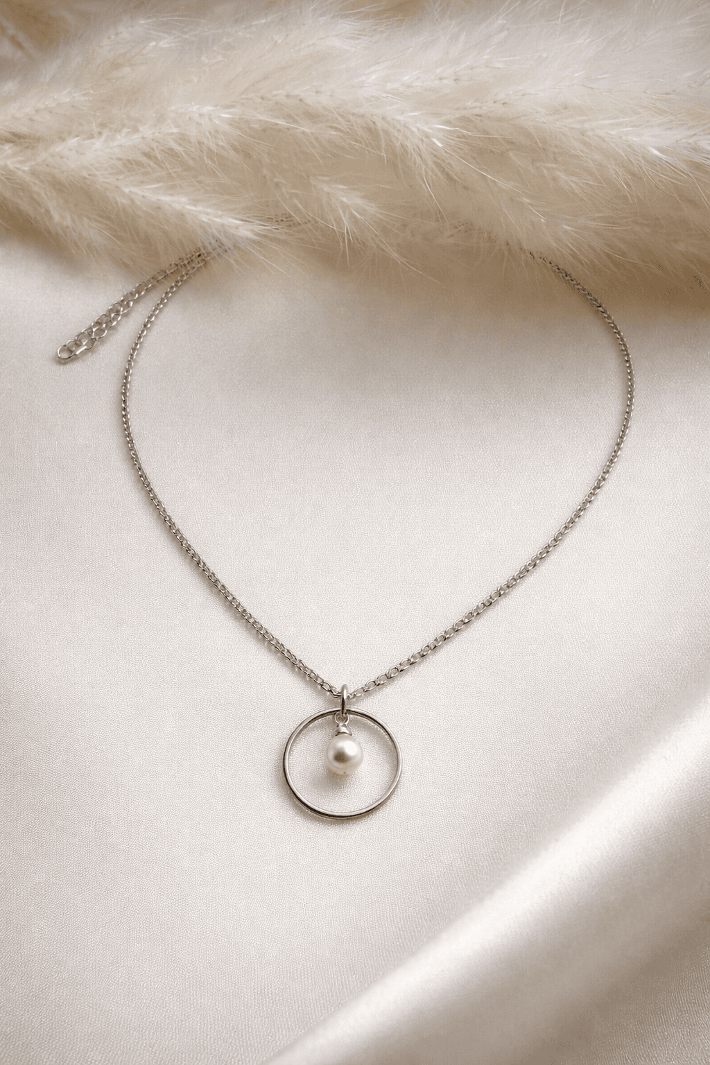 Vintage Solitaire Cultured Pearl Pendant Necklace